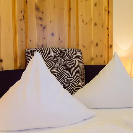 Hotel Bohn Метцинген Экстерьер фото