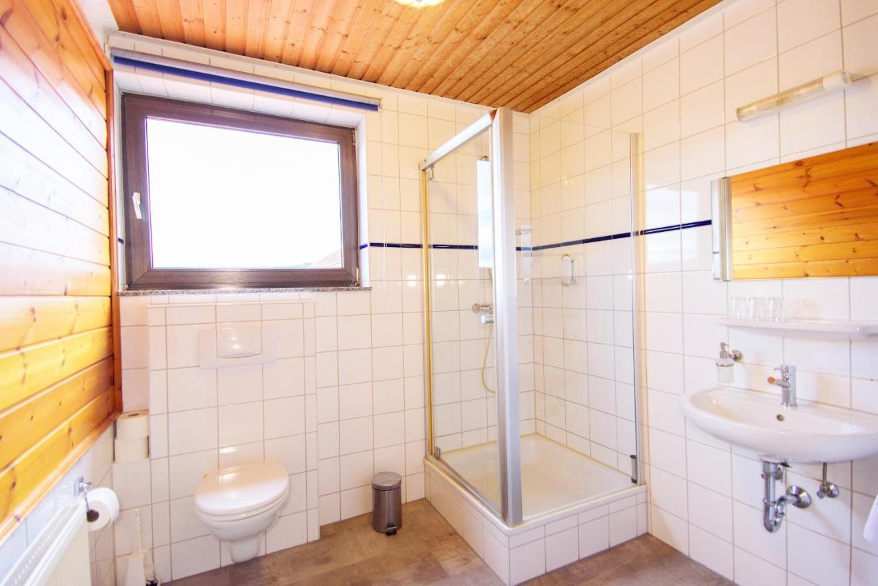 Hotel Bohn Метцинген Экстерьер фото