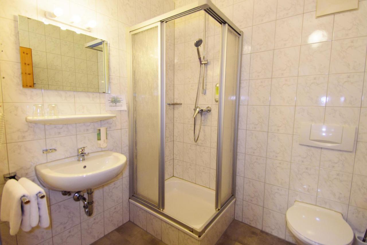 Hotel Bohn Метцинген Экстерьер фото