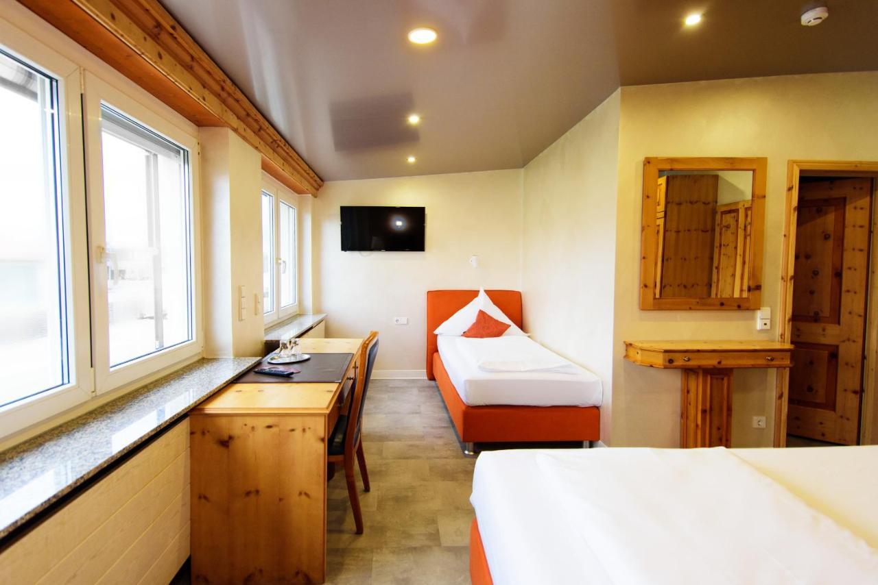 Hotel Bohn Метцинген Экстерьер фото
