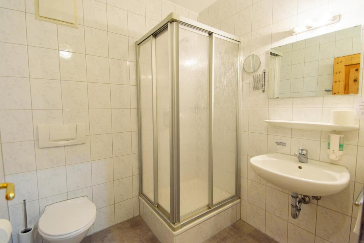 Hotel Bohn Метцинген Экстерьер фото