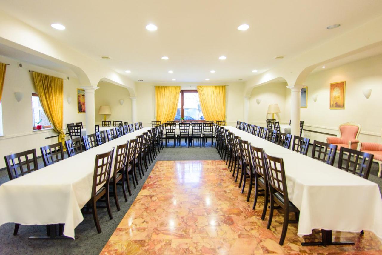 Hotel Bohn Метцинген Экстерьер фото