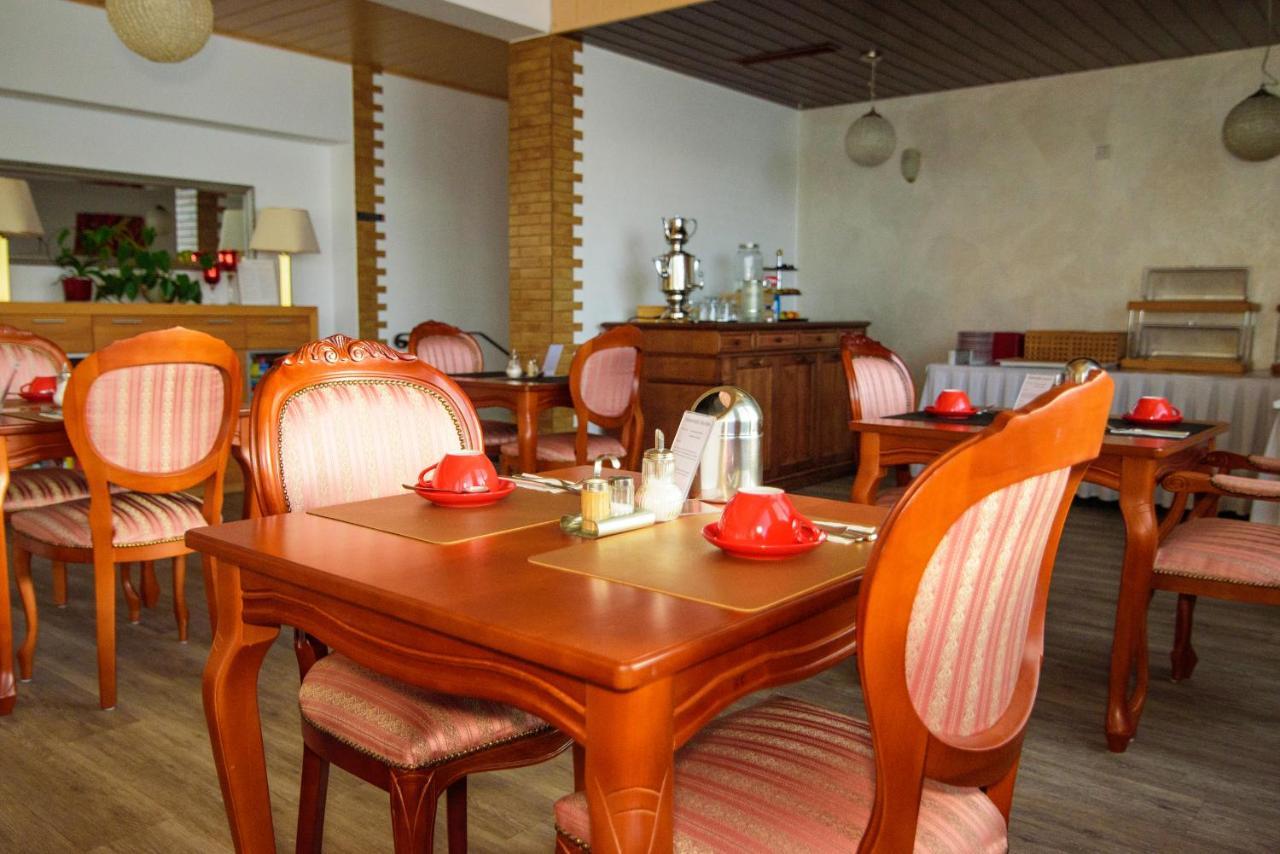 Hotel Bohn Метцинген Экстерьер фото