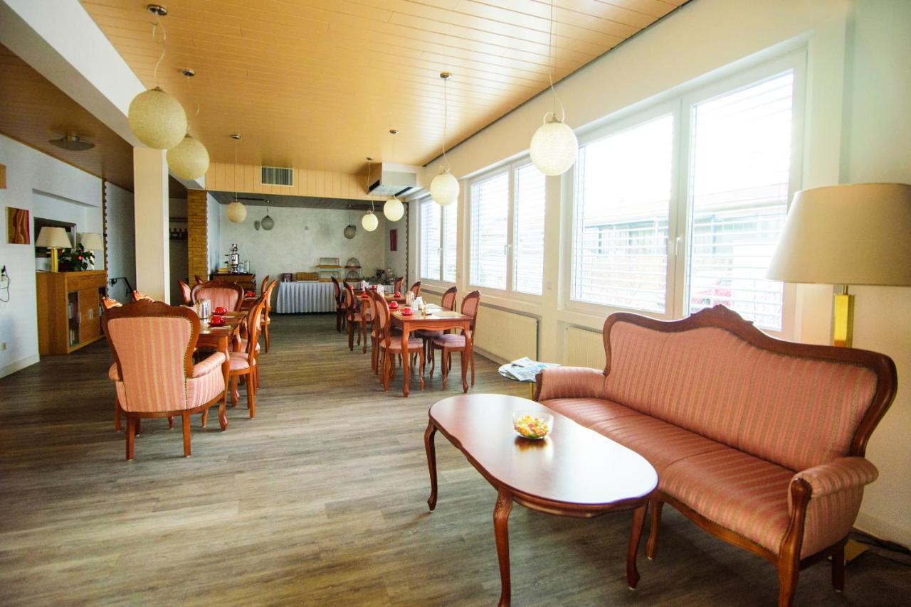 Hotel Bohn Метцинген Экстерьер фото