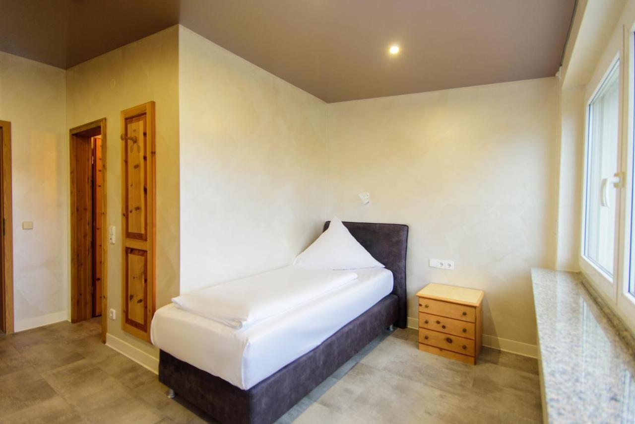 Hotel Bohn Метцинген Экстерьер фото