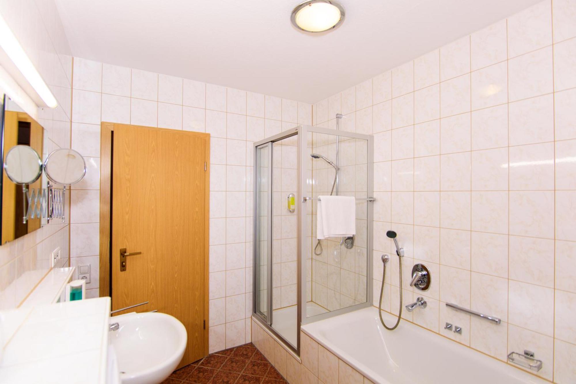 Hotel Bohn Метцинген Экстерьер фото