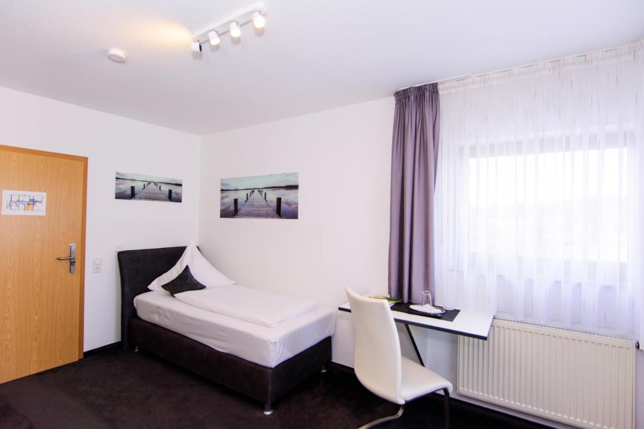 Hotel Bohn Метцинген Экстерьер фото